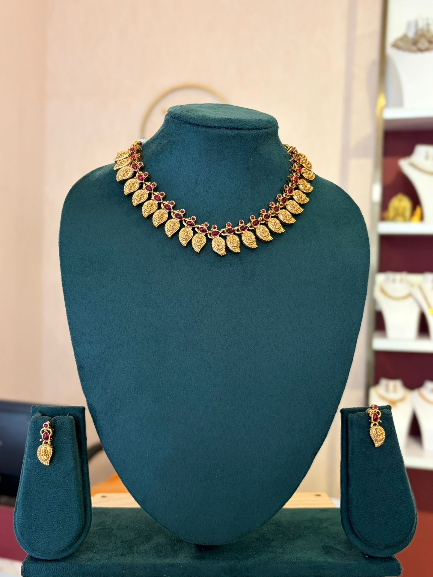 Amara Kaanthi Necklace Set