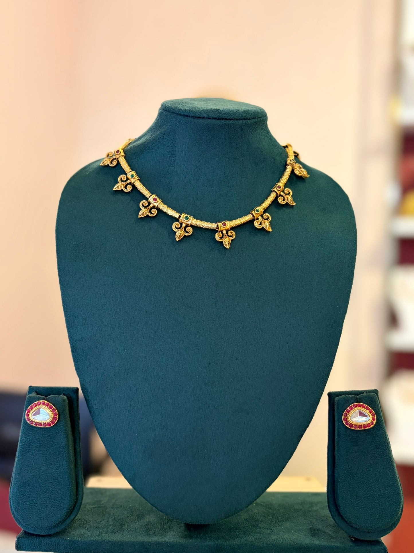 Suvvarna Vallari Necklace Set