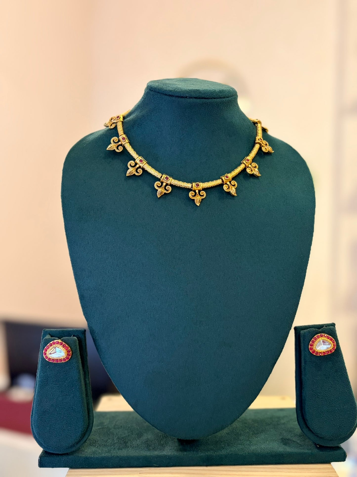 Suvvarna Vallari Necklace Set
