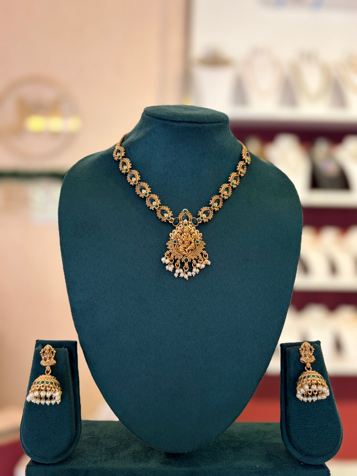 Padmambha Necklace Set