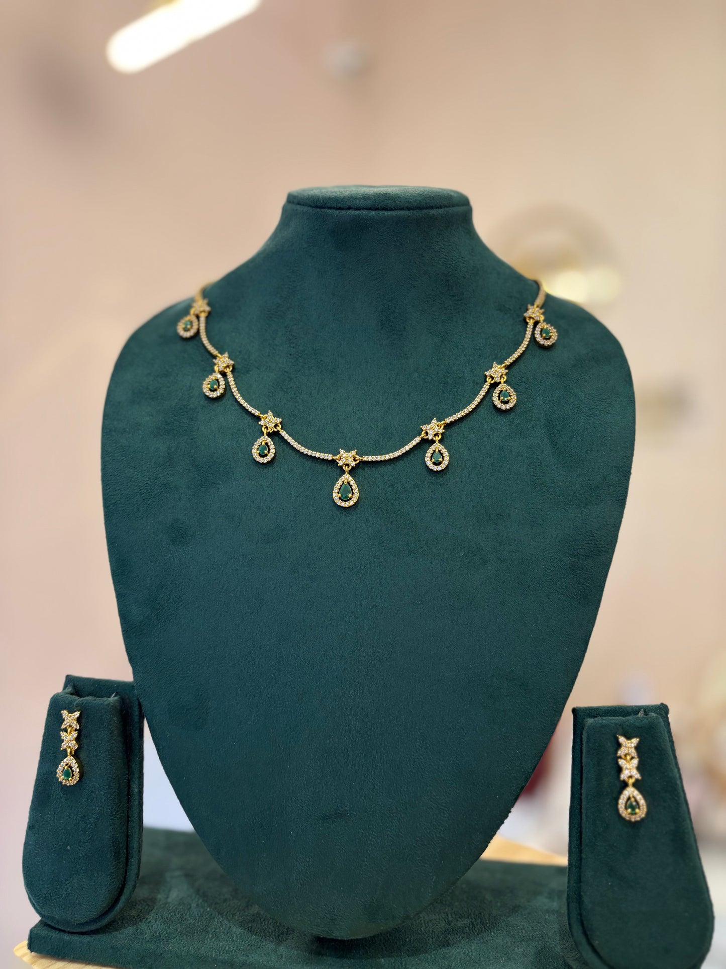 QUEENS DEW DROPS NECKLACE SET - JewelsMuse