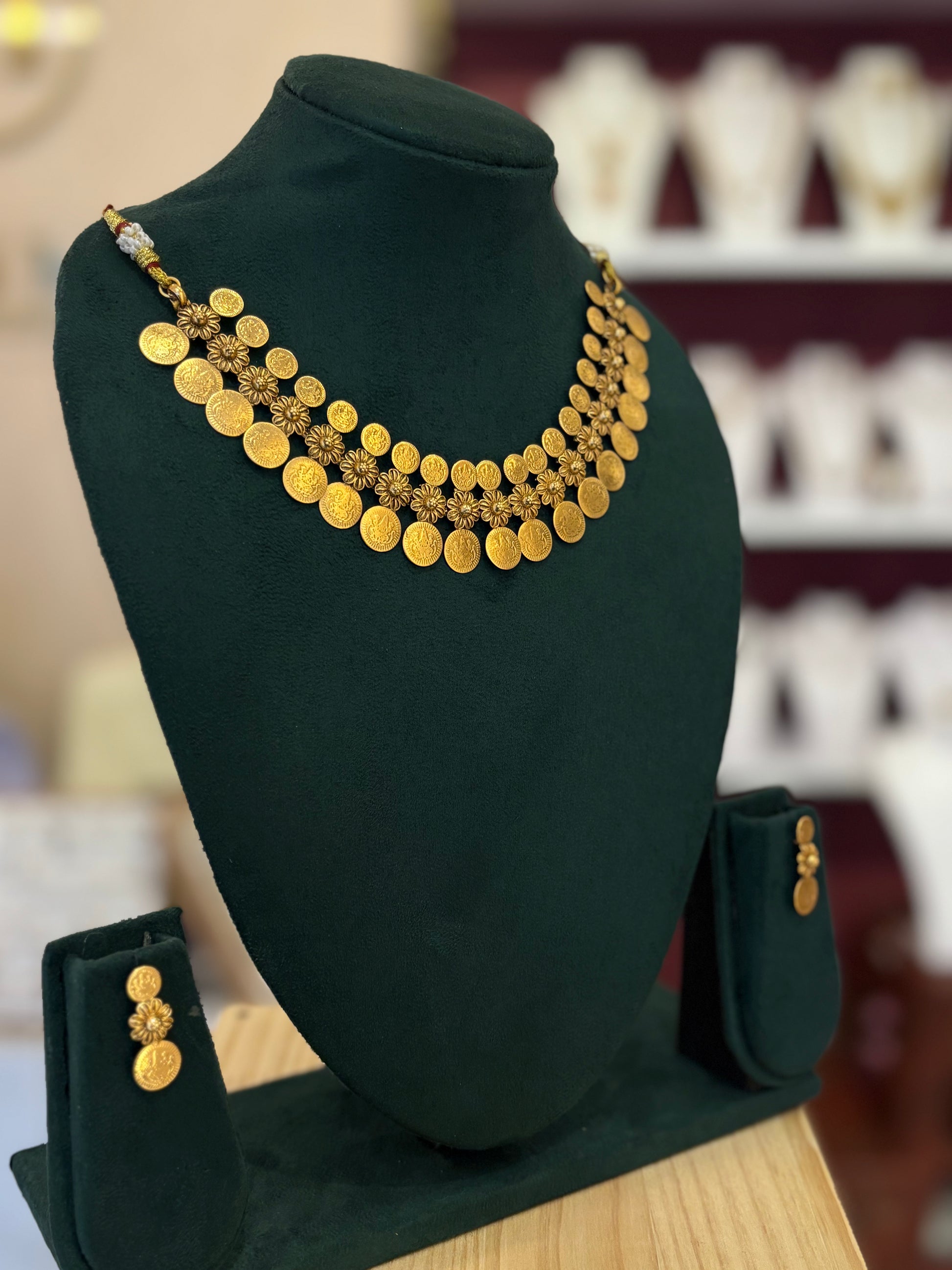Kanaka Pushpa Kasumala Necklace - JewelsMuse