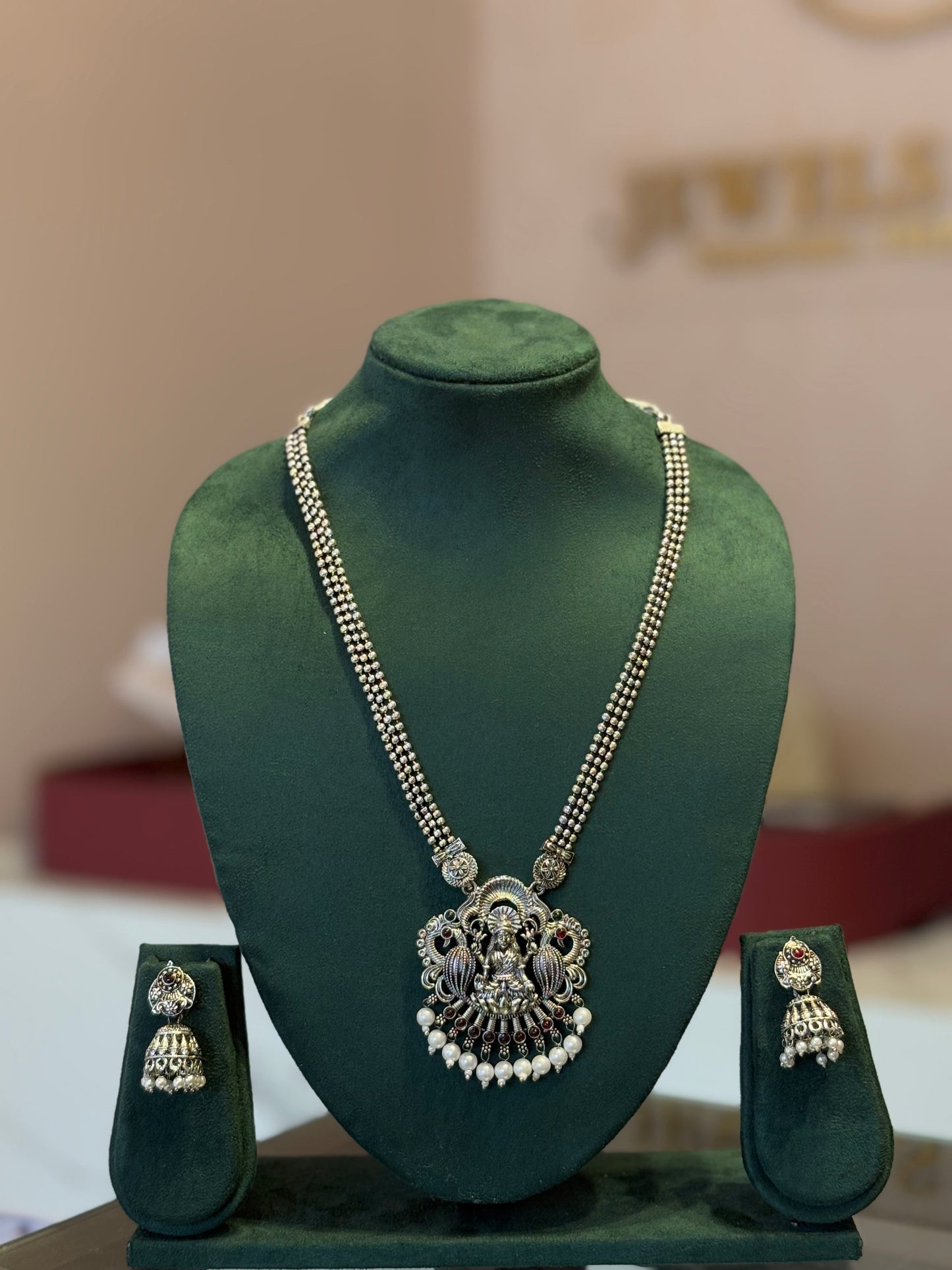 GERMAN SILVER TEMPLE SET - JewelsMuse